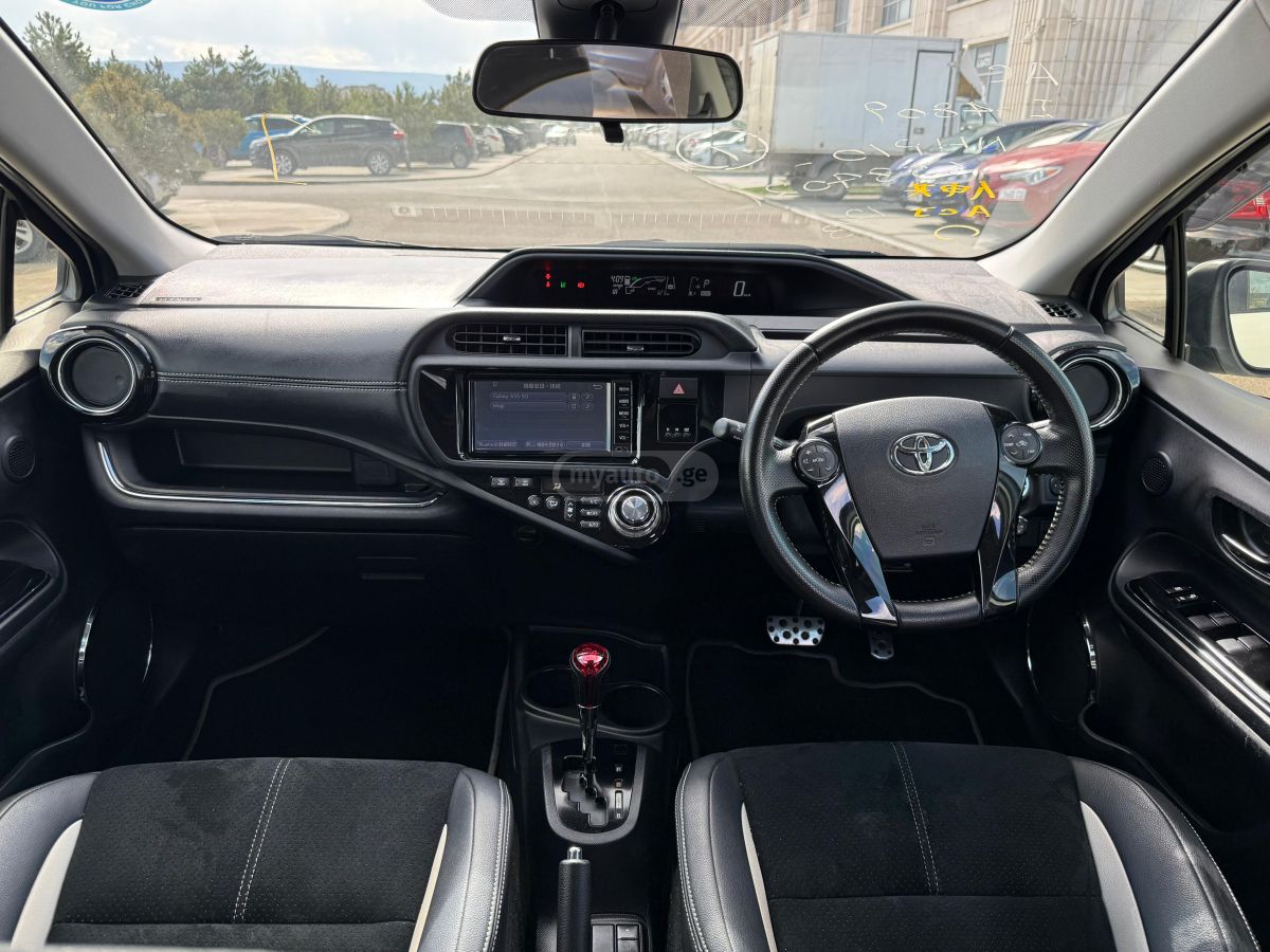 Toyota Aqua - фото 12