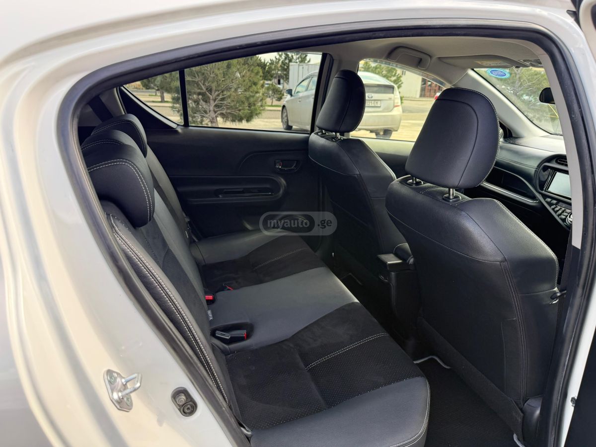 Toyota Aqua - фото 13