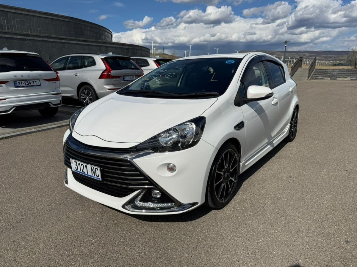 Toyota Aqua - фото 3