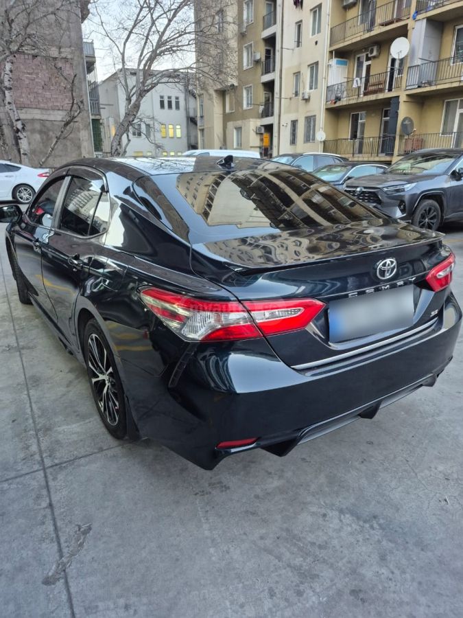 Toyota Camry - фото 1