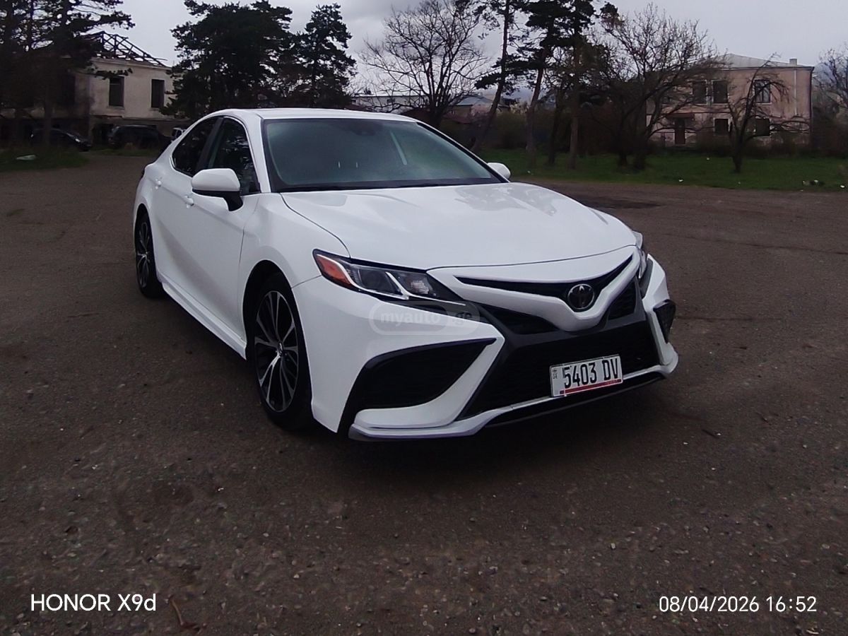 Toyota Camry - фото 2