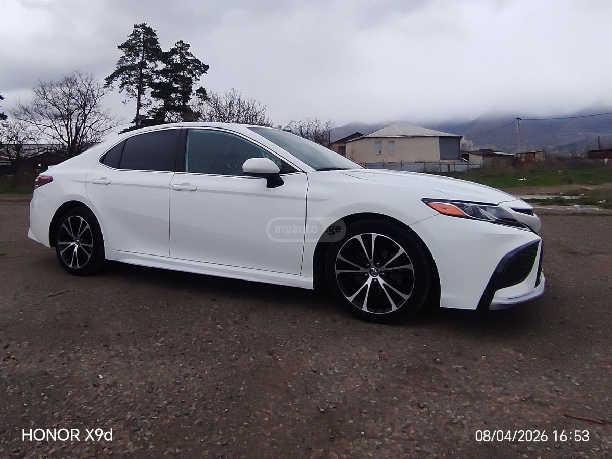 Toyota Camry - фото 3