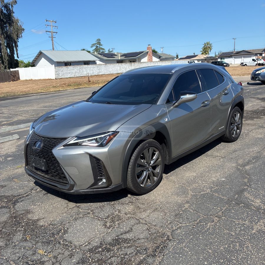 Lexus UX 250 h - фото 1