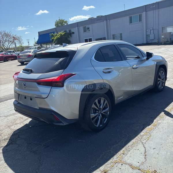 Lexus UX 250 h - фото 4