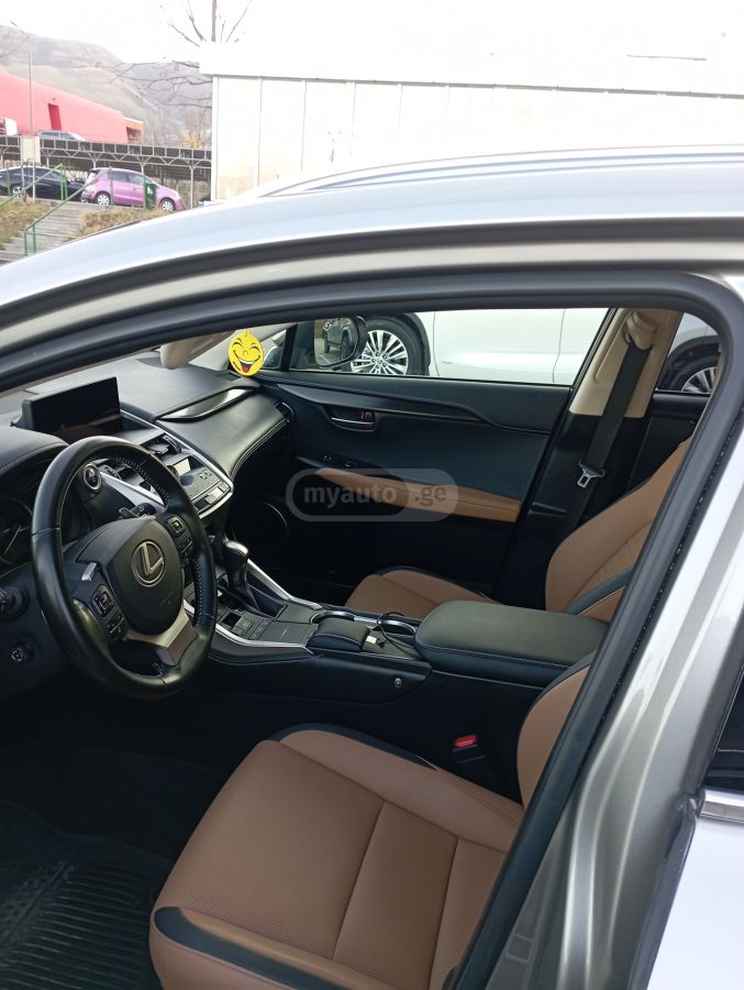 Lexus Luxury 4dr All-Wheel Drive CVT — миниатюра 13