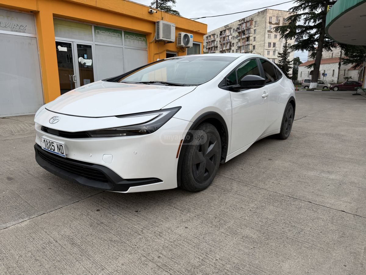 Toyota Prius - фото 1