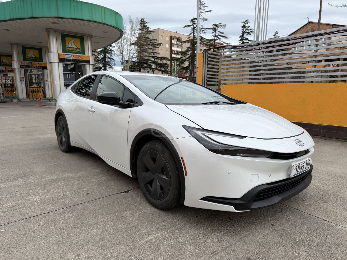 Toyota Prius - фото 2