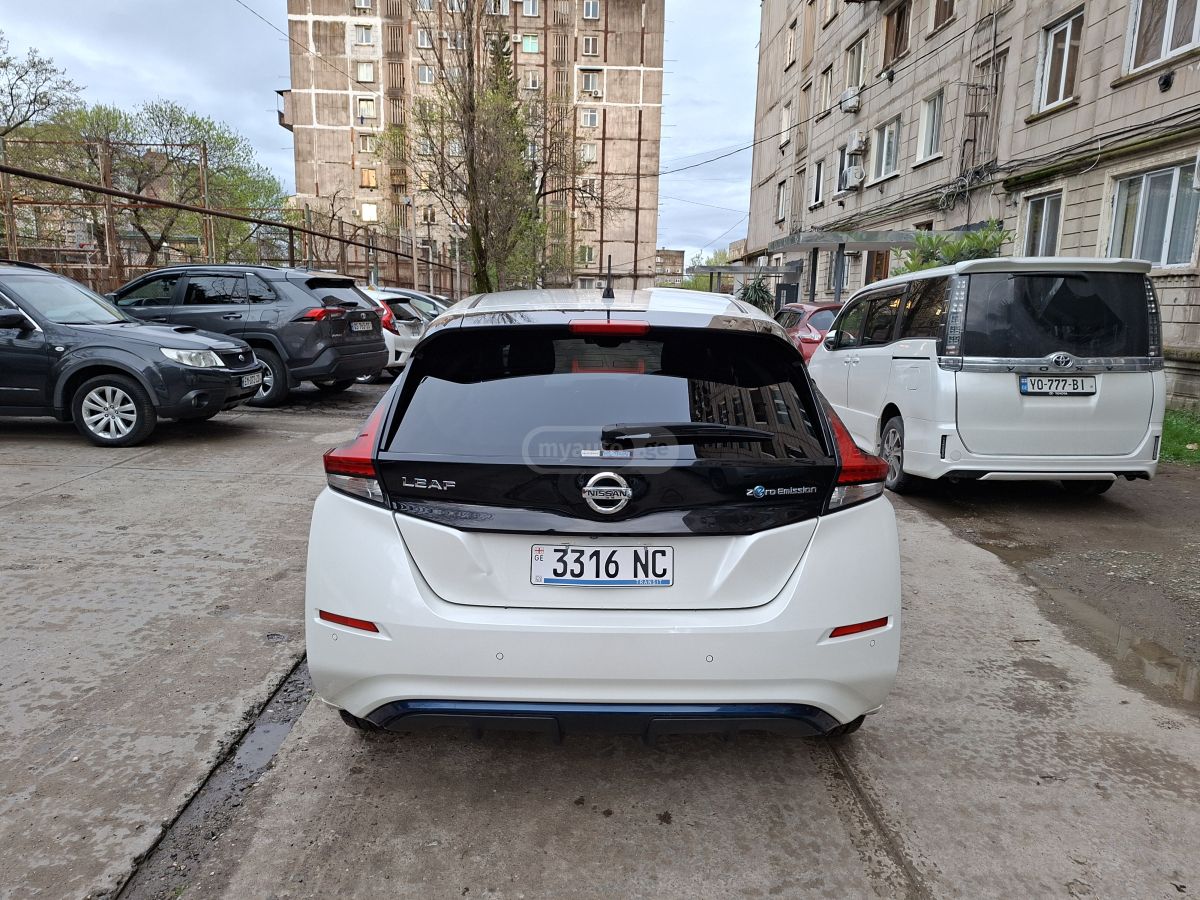 Nissan Leaf - фото 6