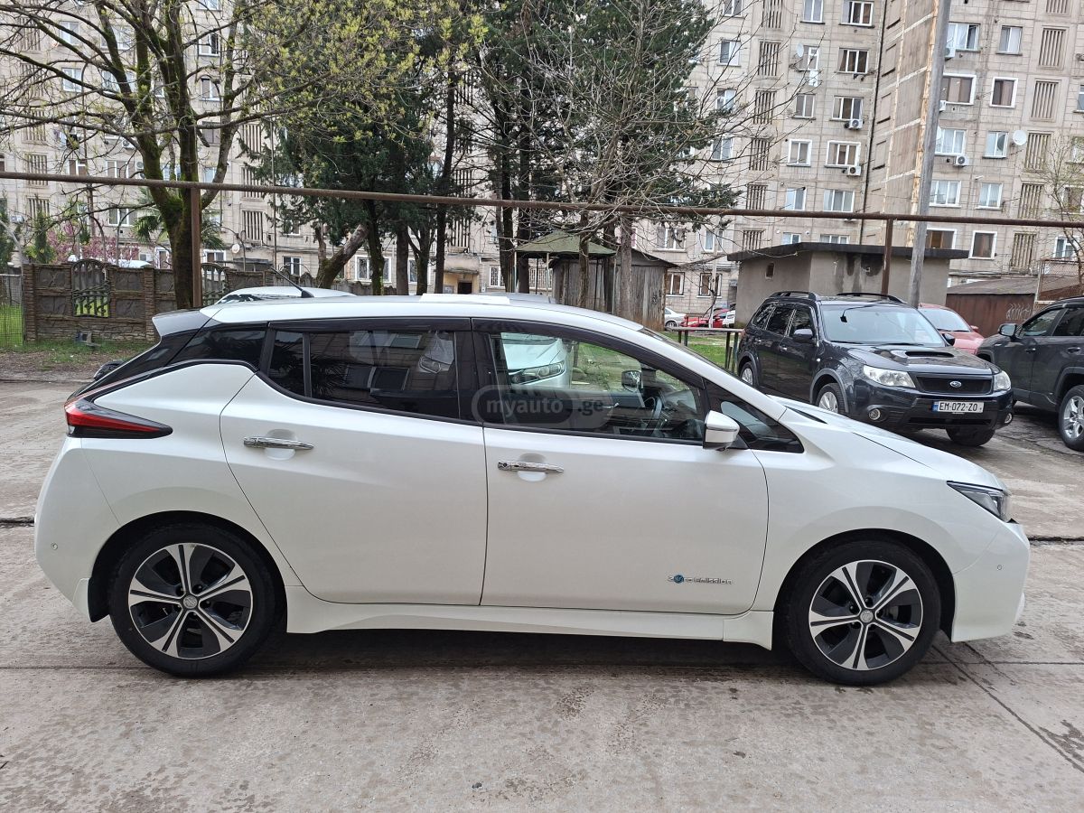 Nissan Leaf - фото 8