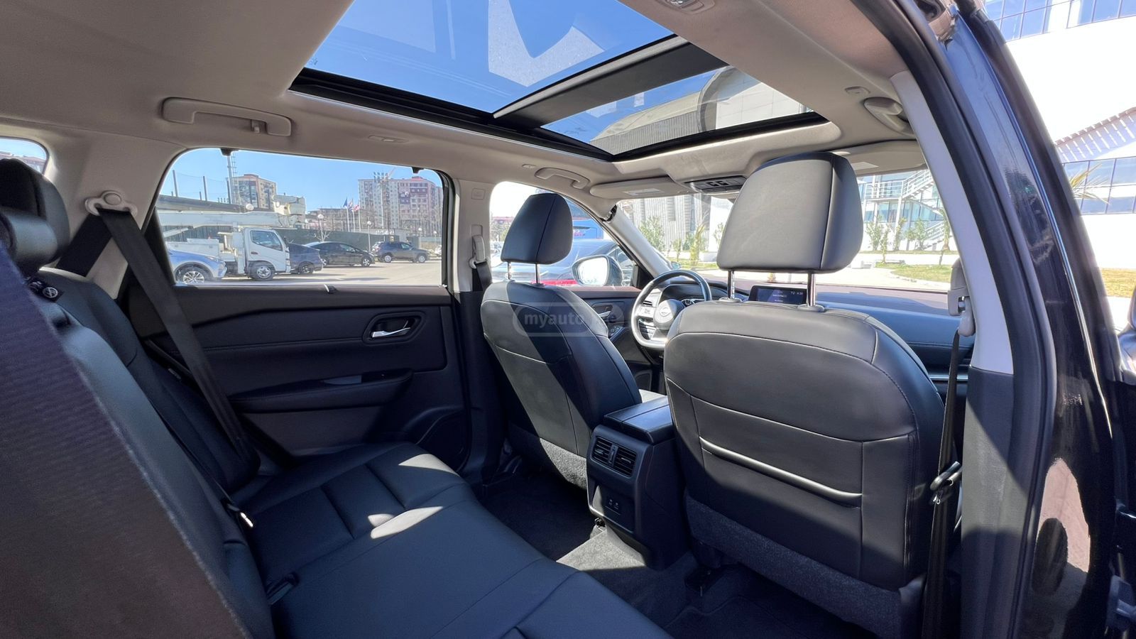 Nissan SV 4dr Front-Wheel Drive CVT — миниатюра 5