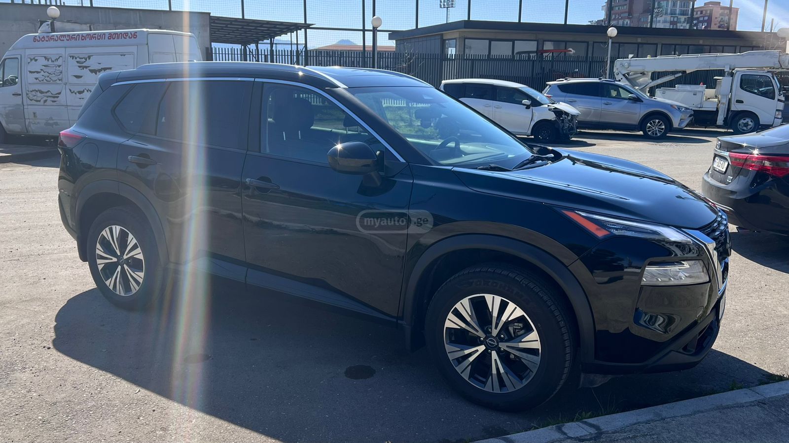 Nissan SV 4dr Front-Wheel Drive CVT — миниатюра 7