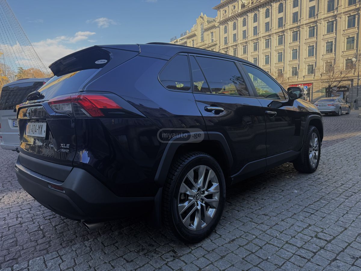Toyota XLE Premium 4dr All-Wheel Driv — миниатюра 2