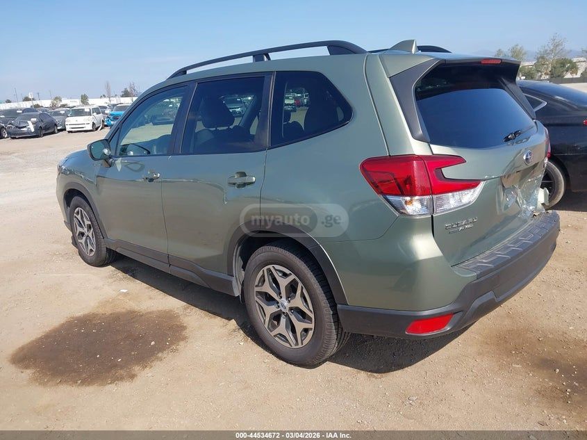Subaru Premium 4dr All-Wheel Drive CV — миниатюра 3