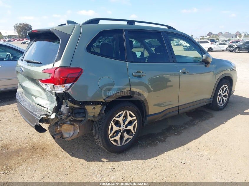 Subaru Premium 4dr All-Wheel Drive CV — миниатюра 4