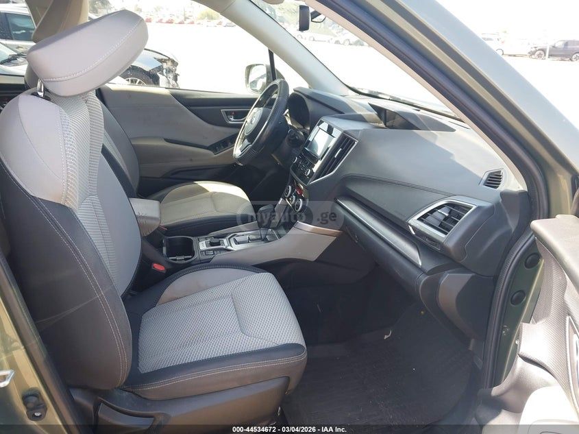 Subaru Premium 4dr All-Wheel Drive CV — миниатюра 5