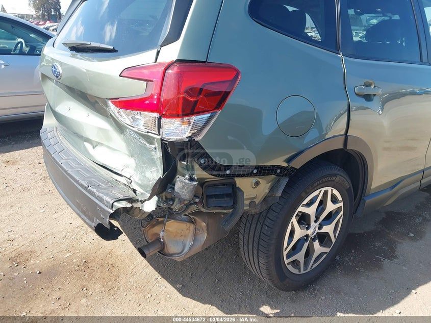 Subaru Premium 4dr All-Wheel Drive CV — миниатюра 6