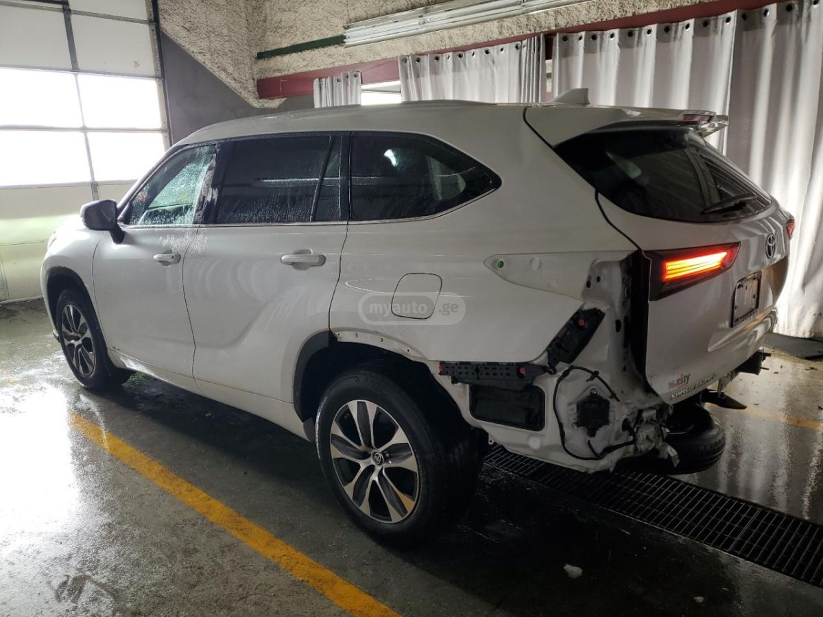 Toyota XLE 4dr All-Wheel Drive Automa — миниатюра 4