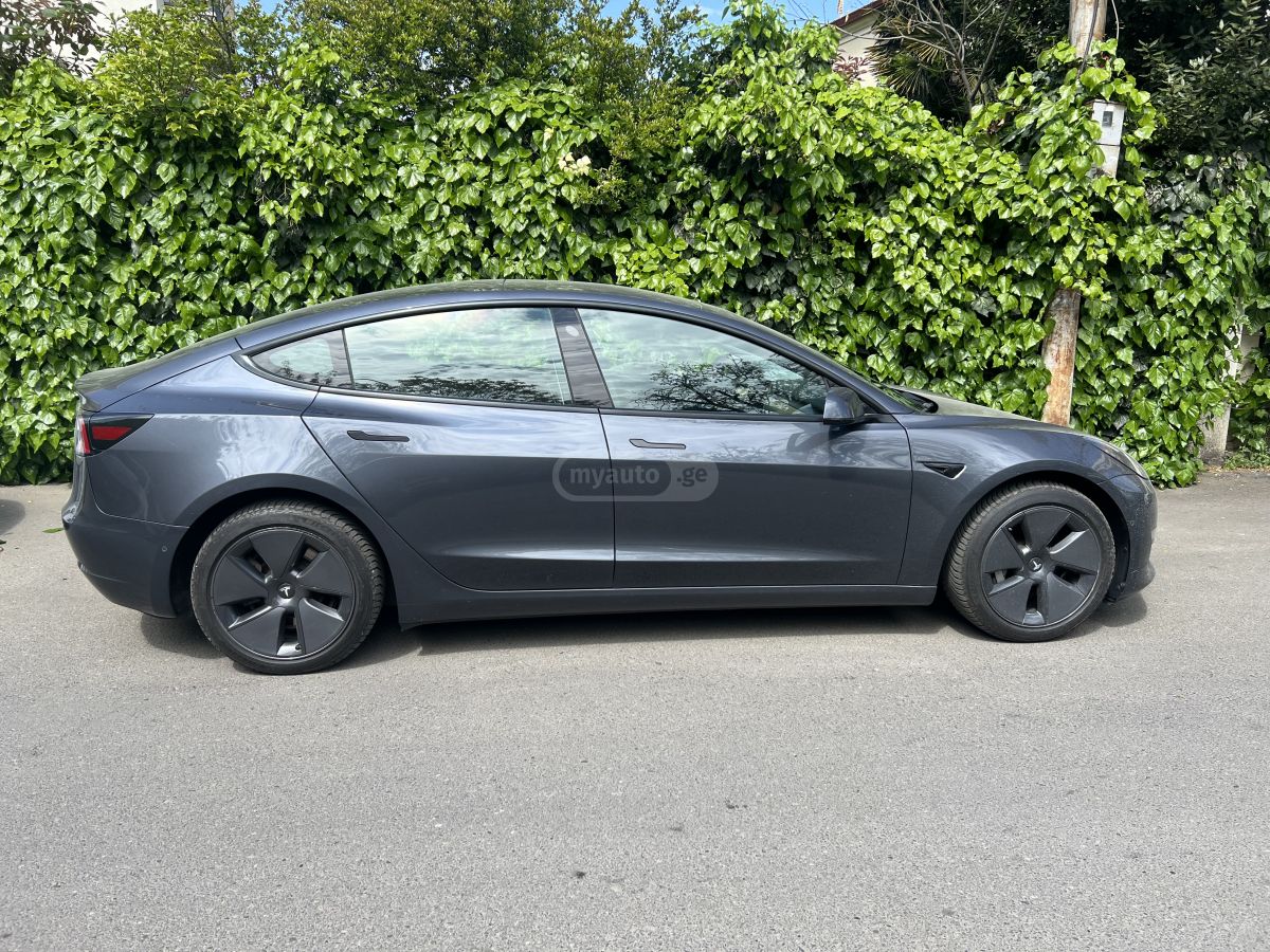 Tesla Model 3 - фото 1
