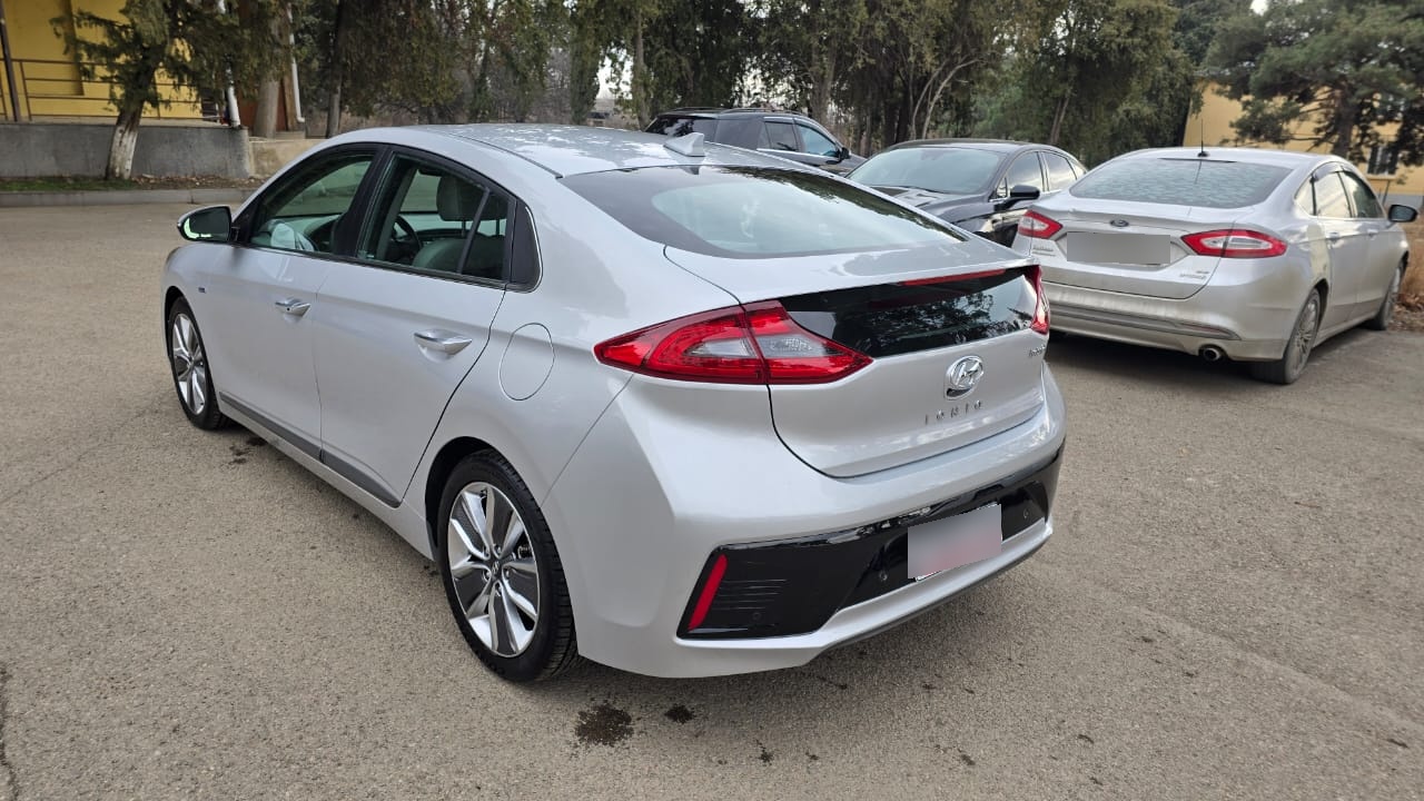 Hyundai Ioniq - фото 10