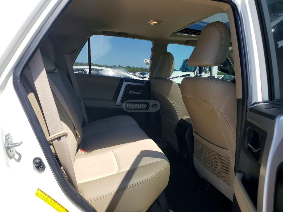 Toyota 4 Runner - фото 11