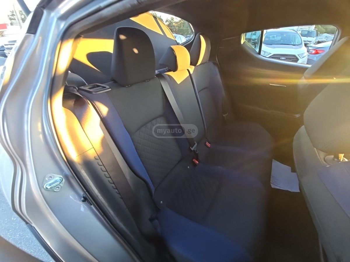 Toyota CHR - фото 9