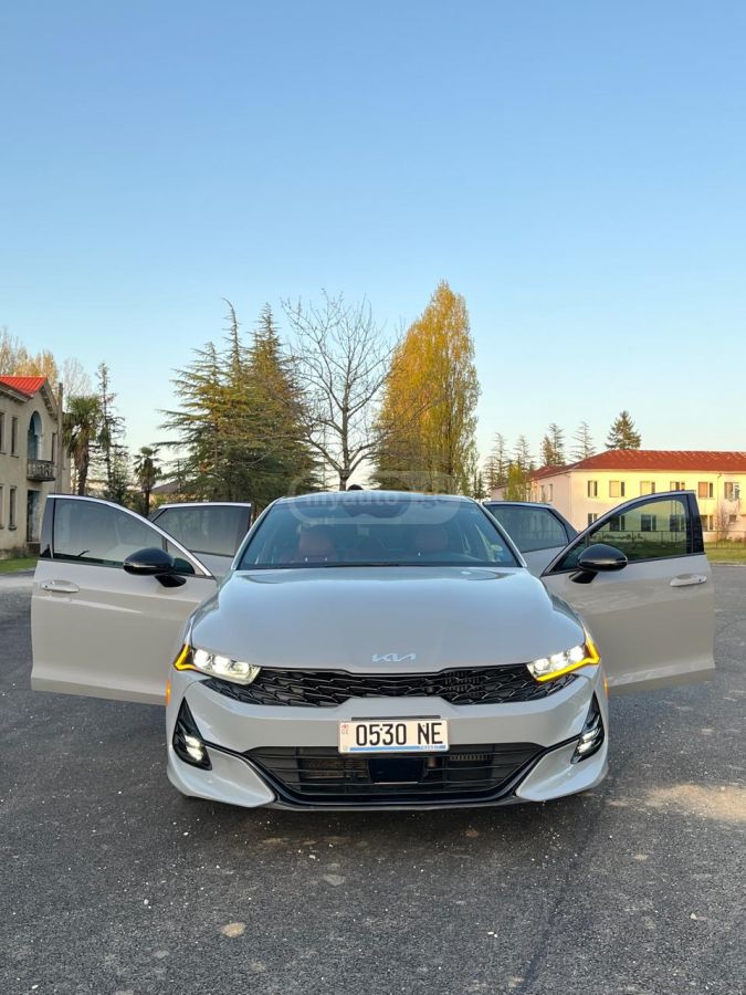 Kia K5 - фото 1