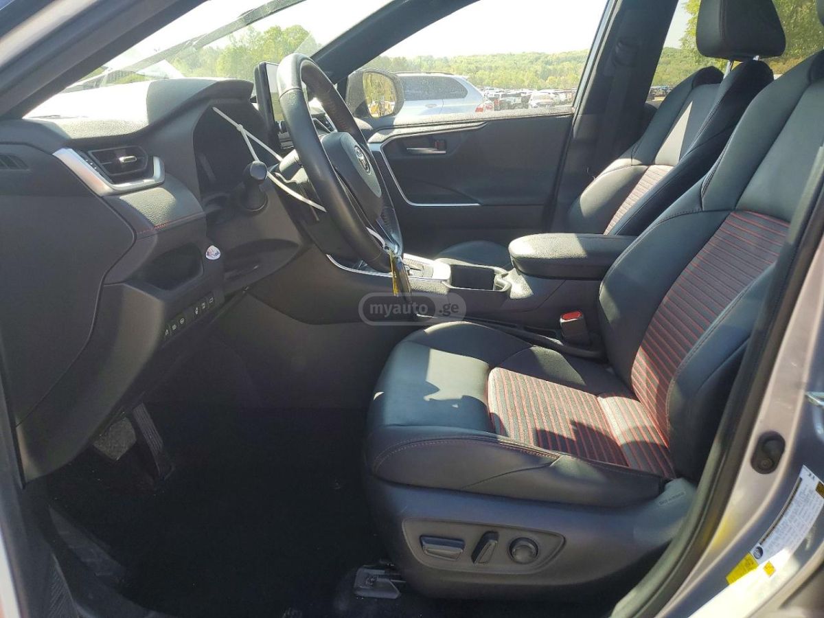 Toyota Rav 4 - фото 8