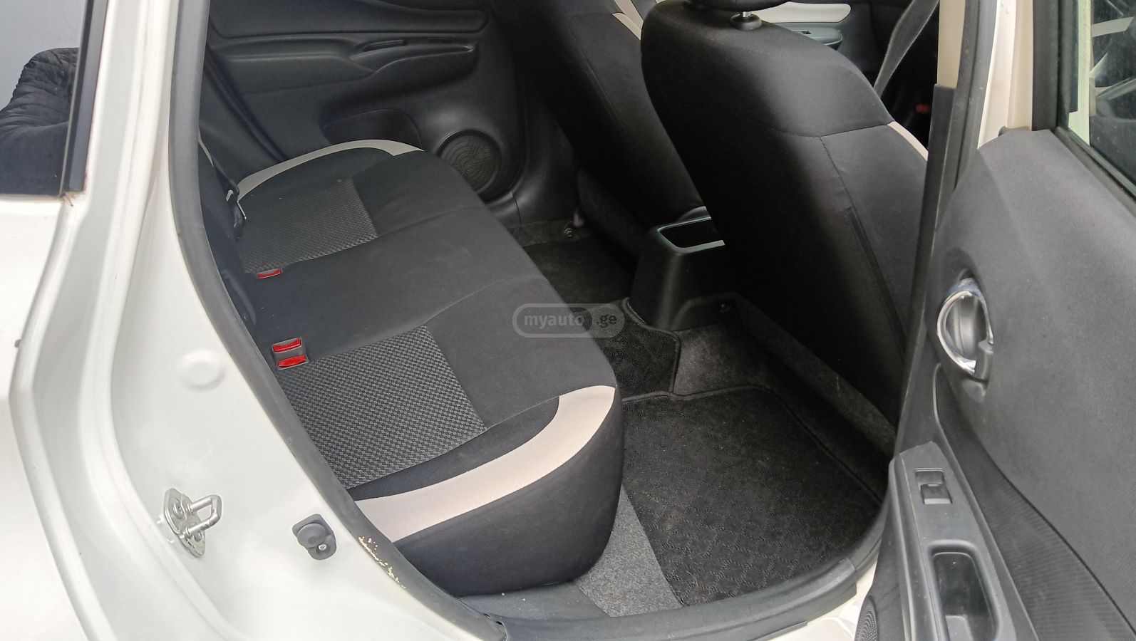 Nissan Note - фото 9