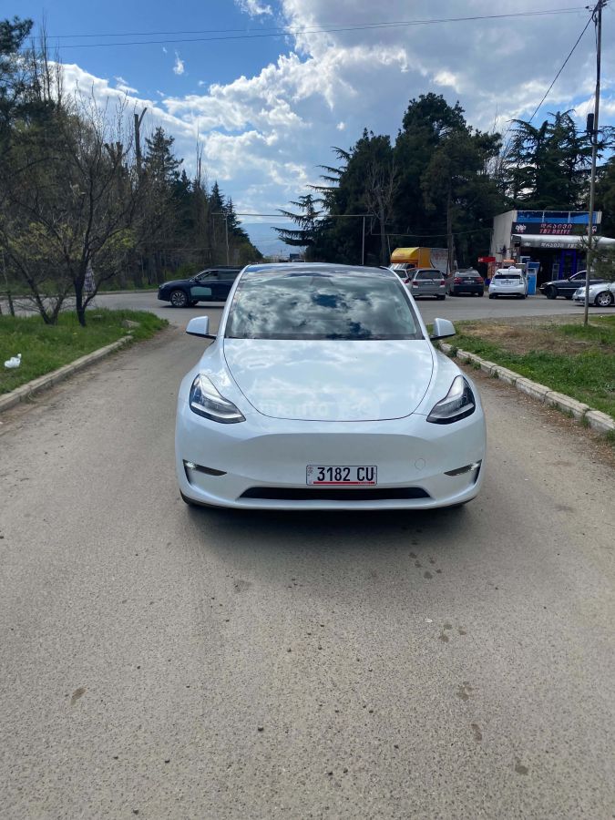 Tesla Model Y - фото 2