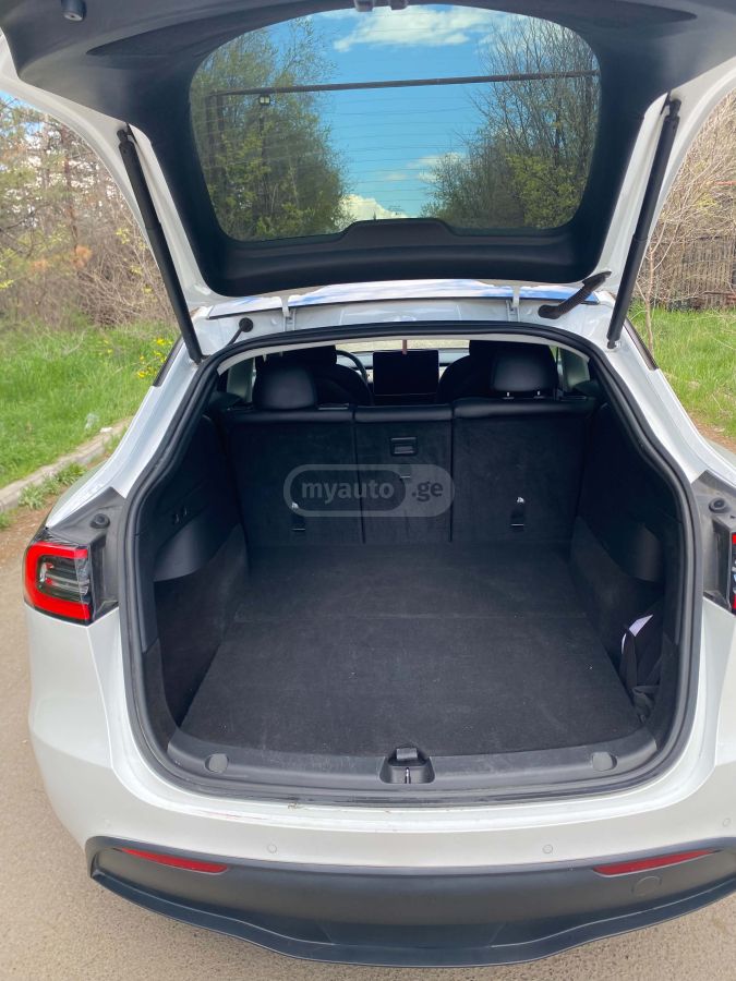 Tesla Model Y - фото 8