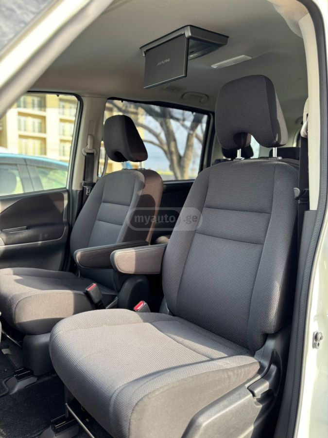 Nissan Serena - фото 10