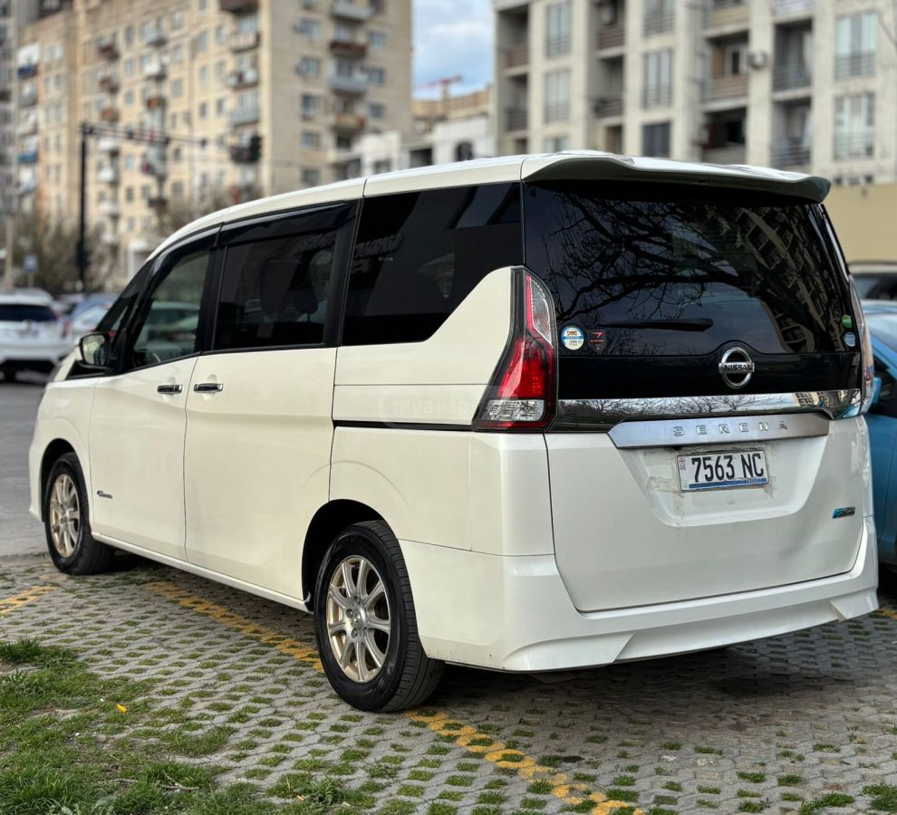 Nissan Serena - фото 2