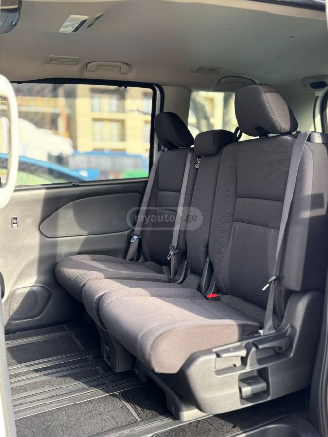 Nissan Serena - фото 7