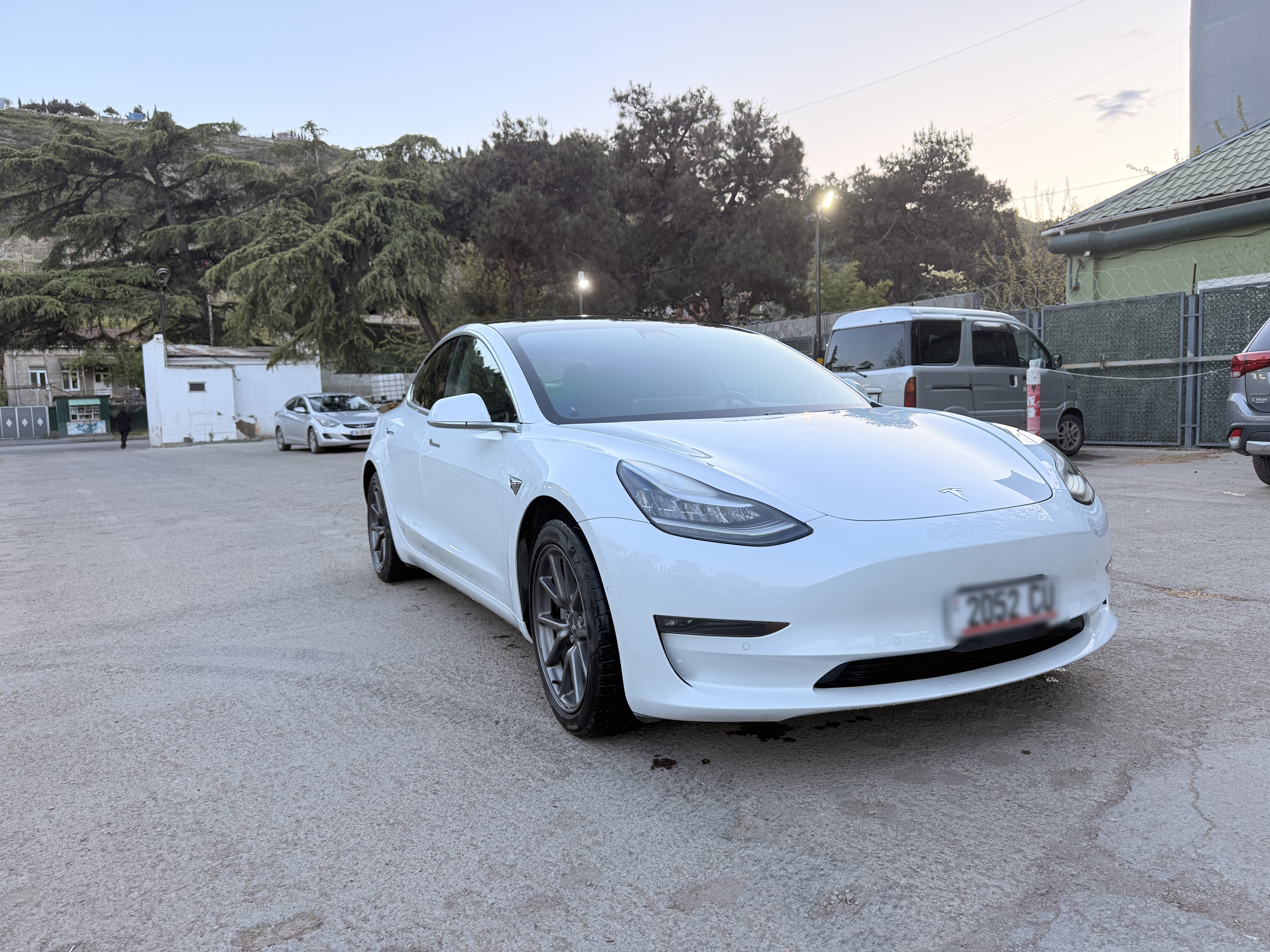 Tesla Model 3 - фото 2