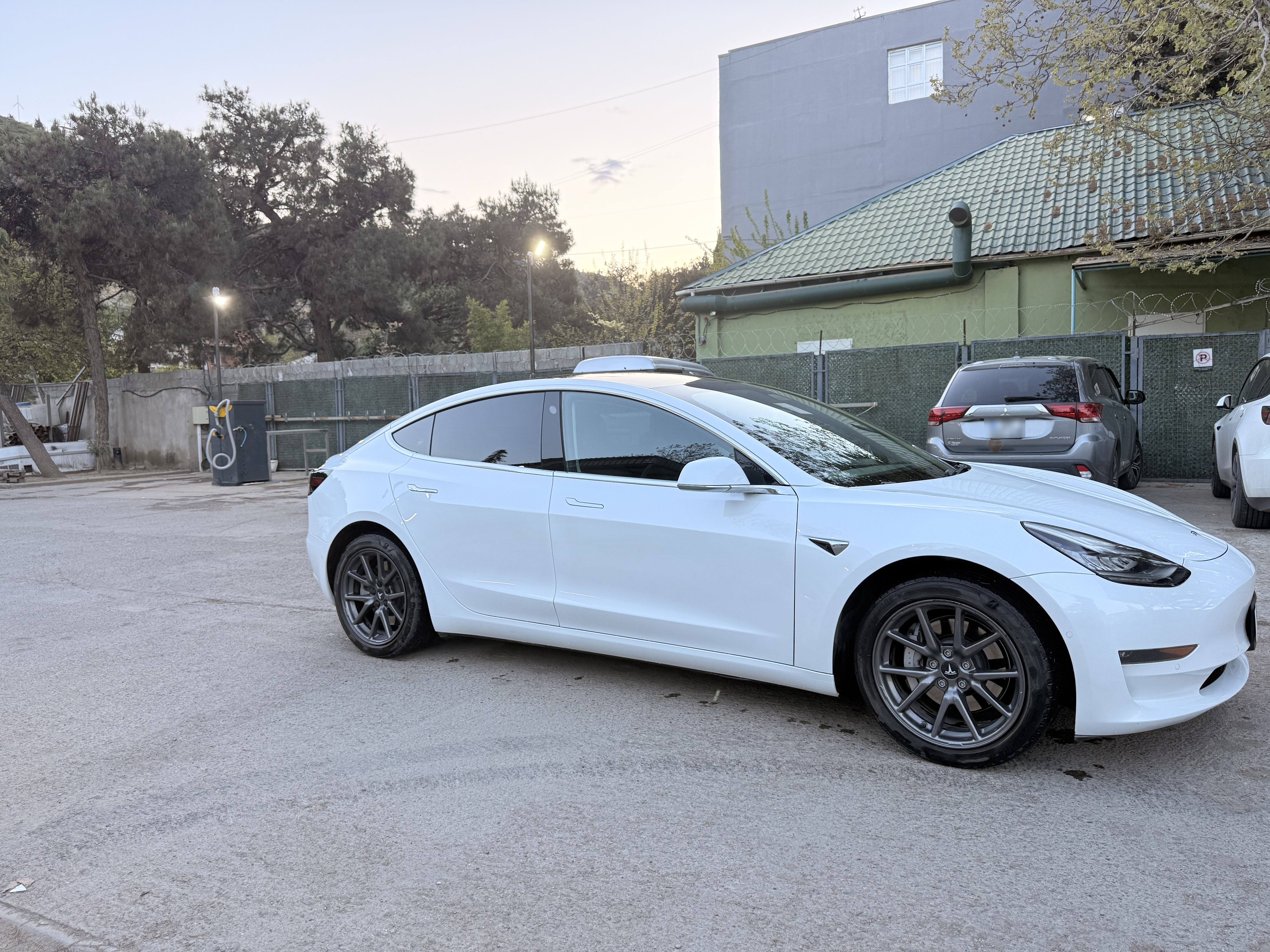 Tesla Model 3 - фото 4