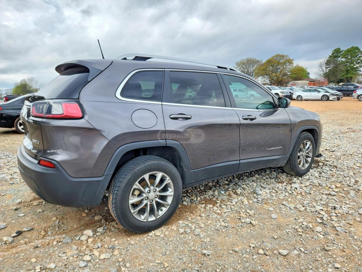 Jeep Cherokee - фото 3