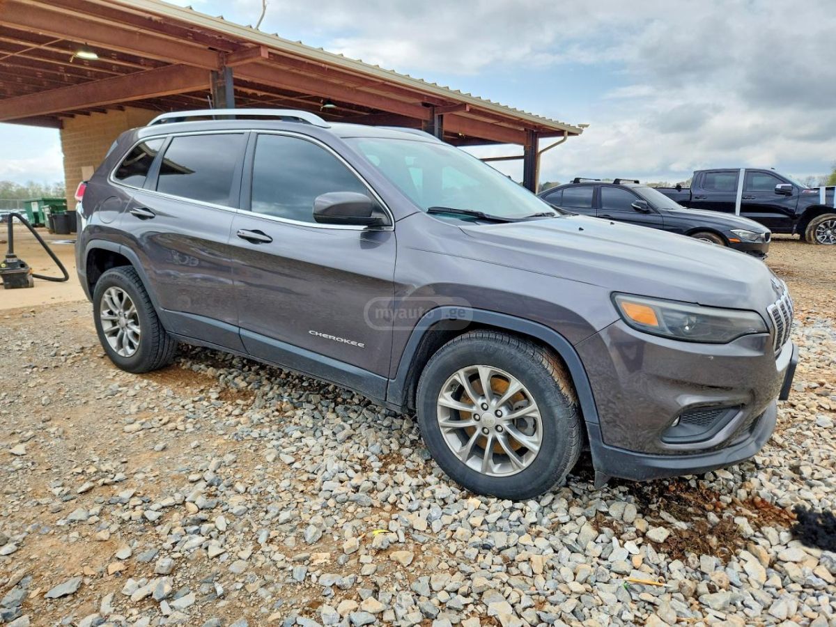 Jeep Cherokee - фото 4