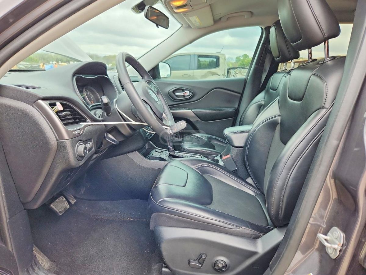 Jeep Cherokee - фото 7