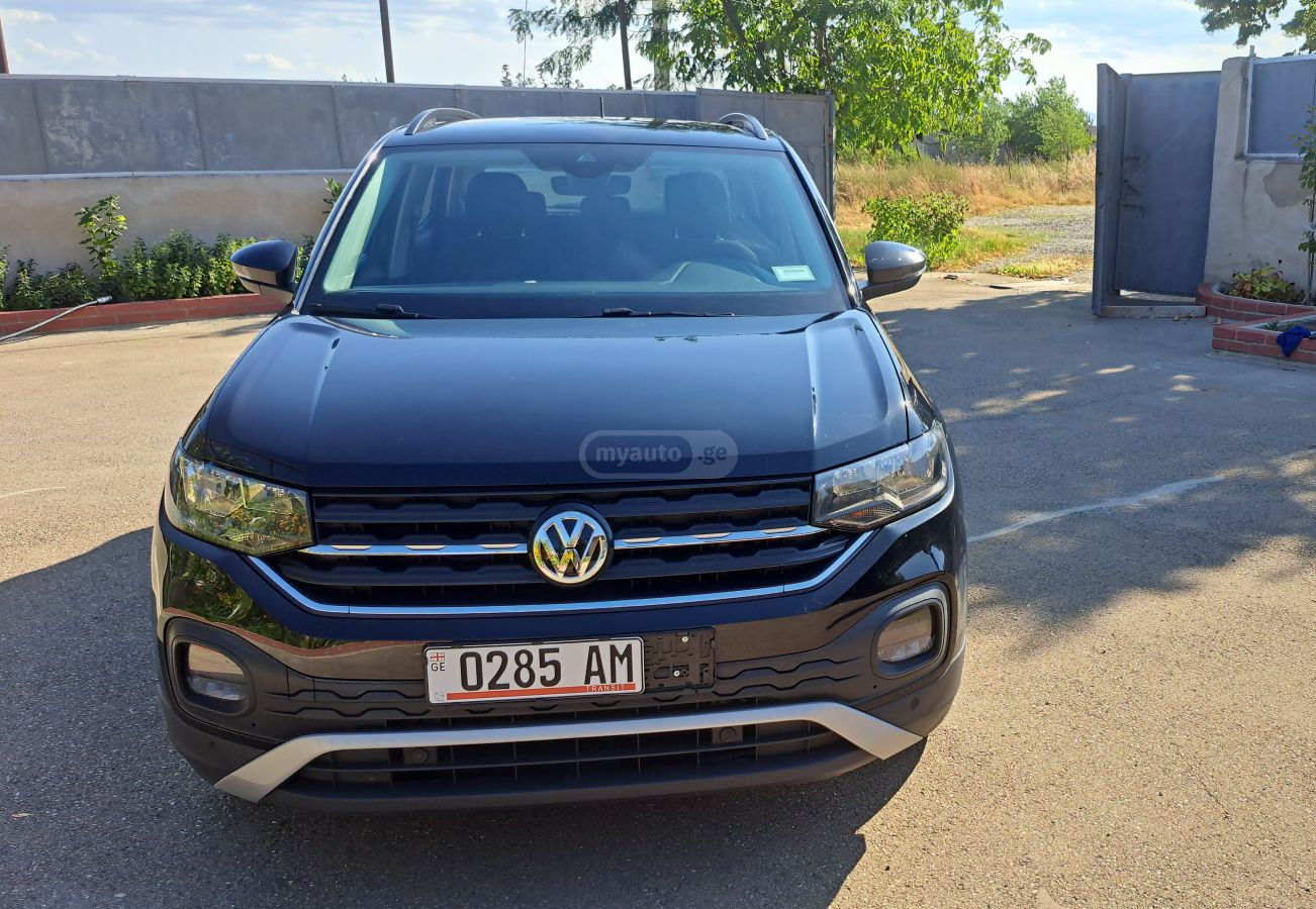 Volkswagen T-Roc - фото 1