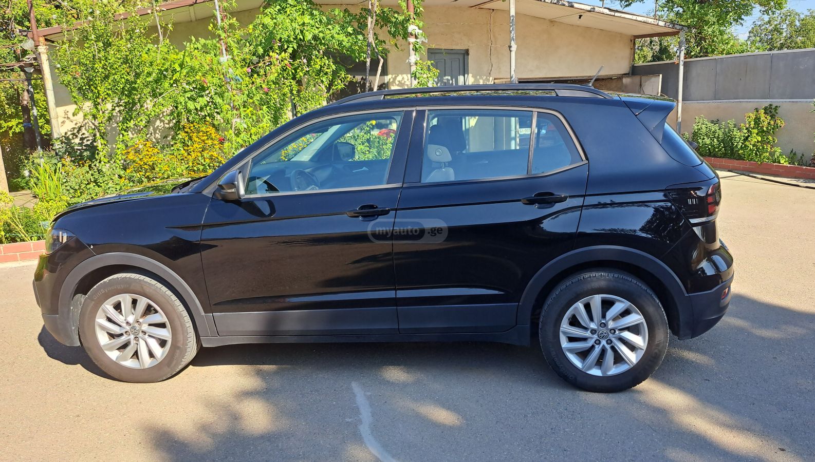 Volkswagen T-Roc - фото 3