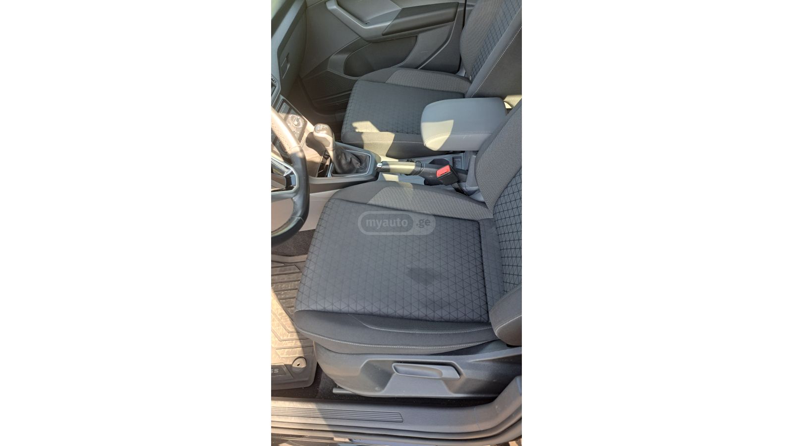 Volkswagen T-Roc - фото 8