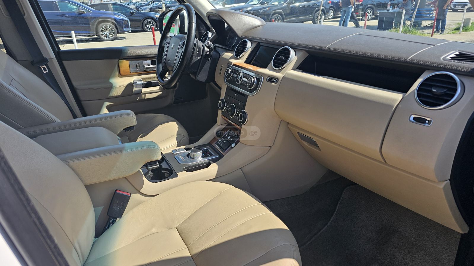 Land Rover LR 4 - фото 11