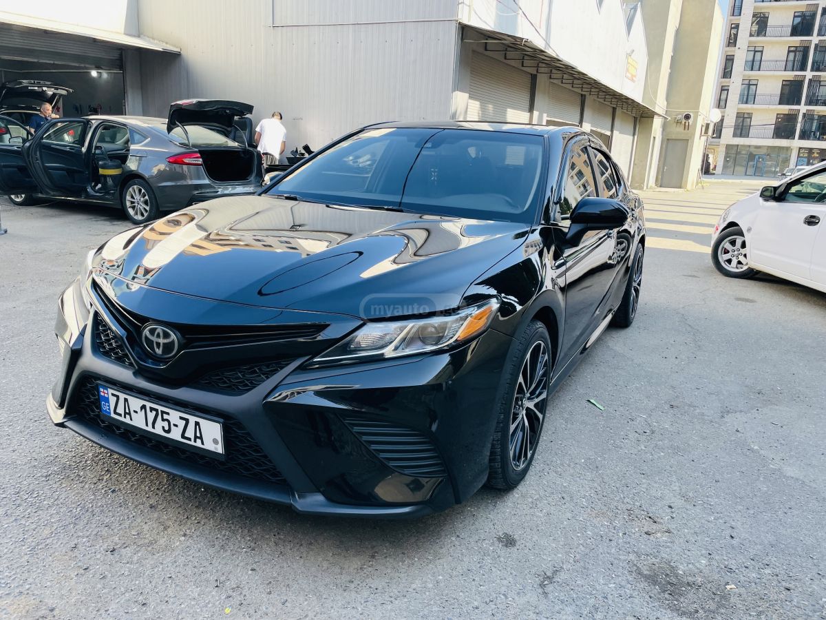 Toyota Camry - фото 2