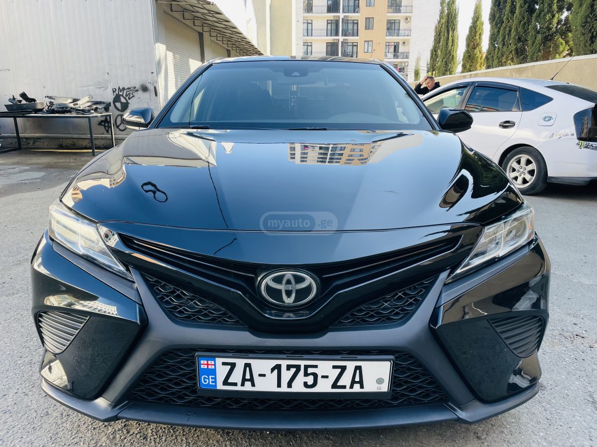 Toyota Camry - фото 3