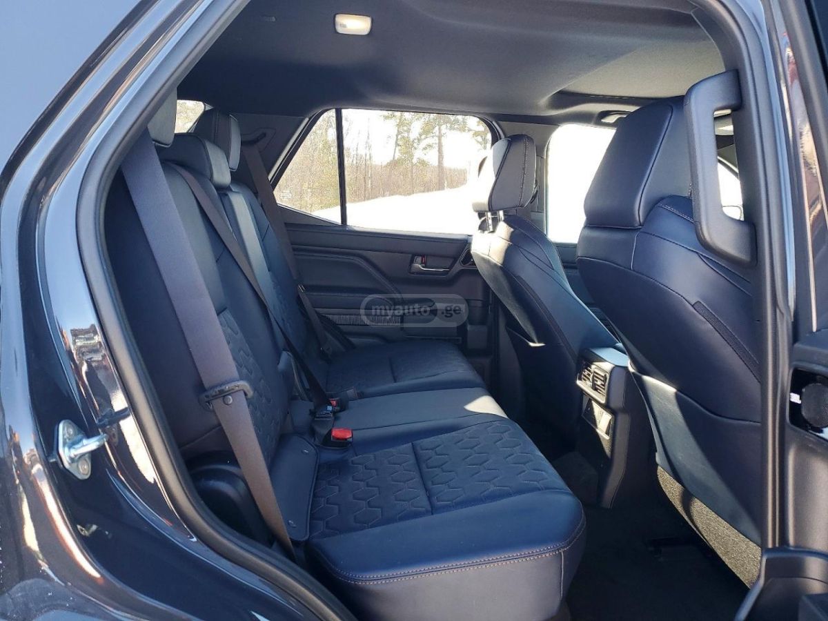 Toyota 4 Runner - фото 11