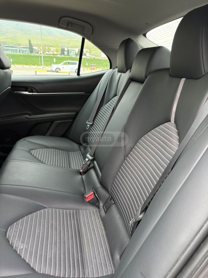 Toyota Camry - фото 4