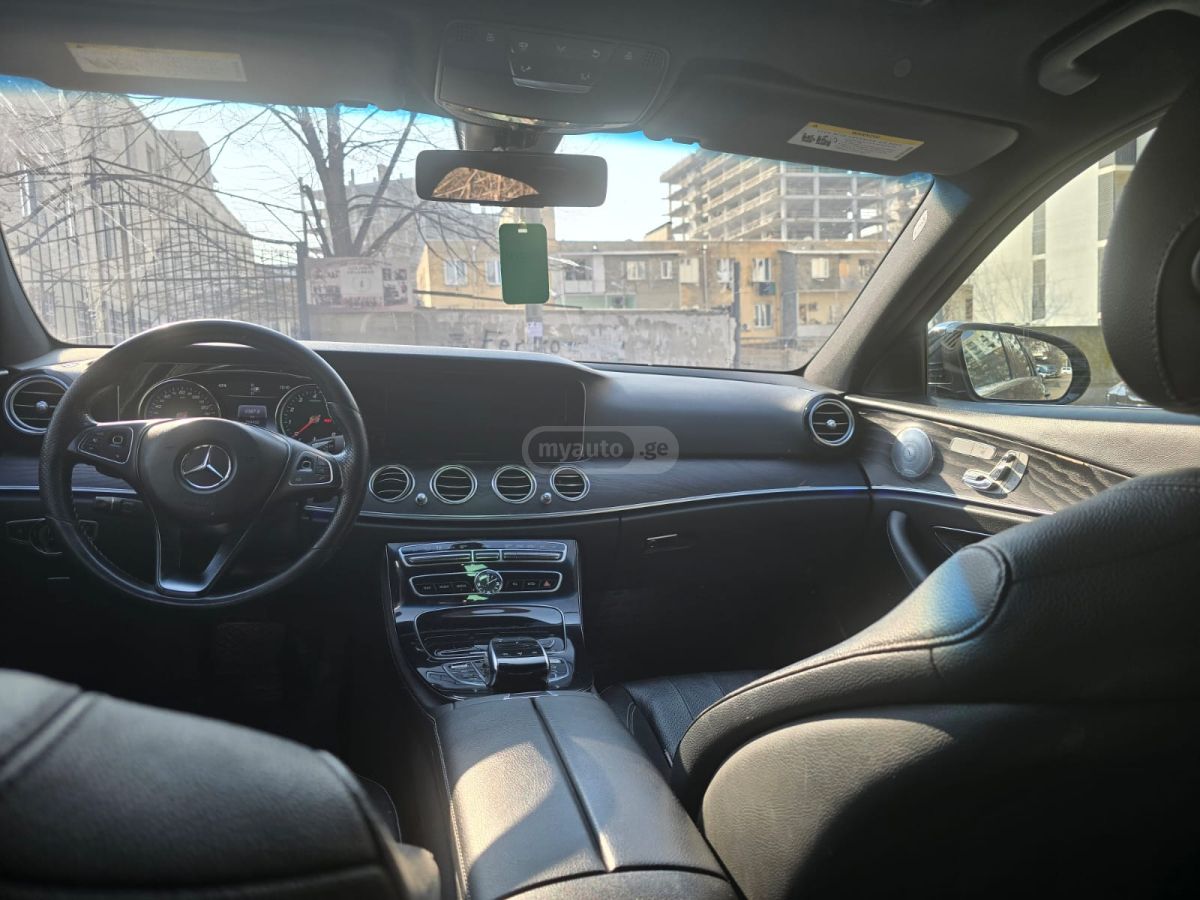Mercedes-Benz E 300 - фото 4