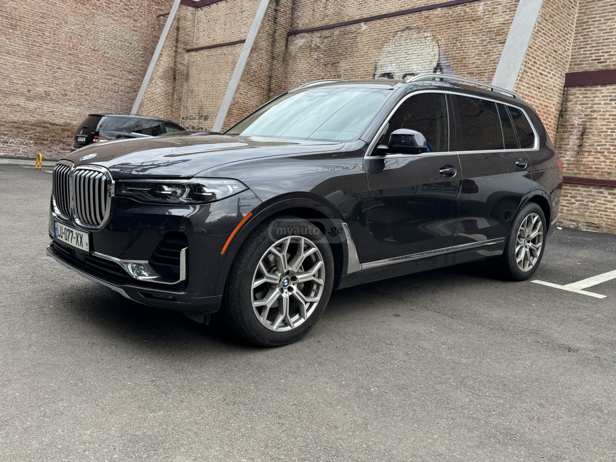 BMW X7 - фото 1