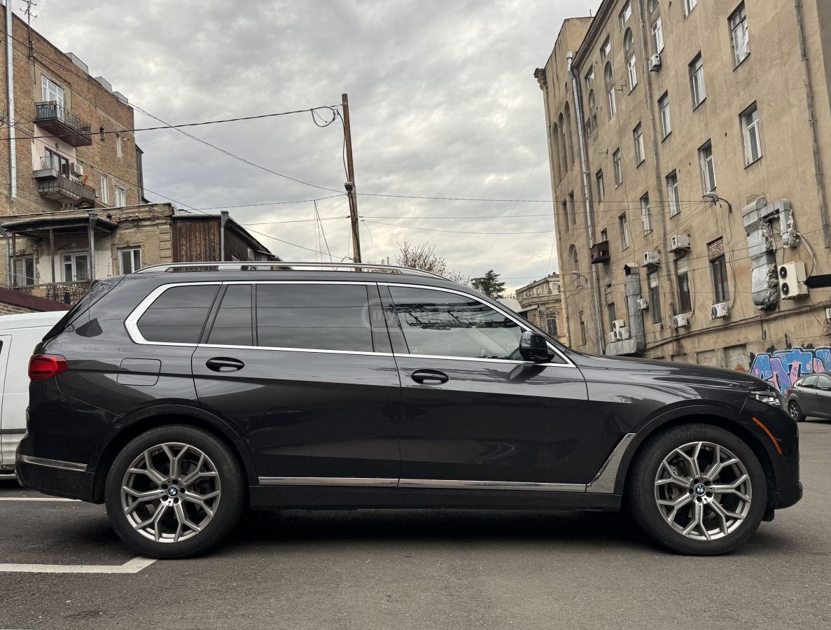 BMW X7 - фото 7