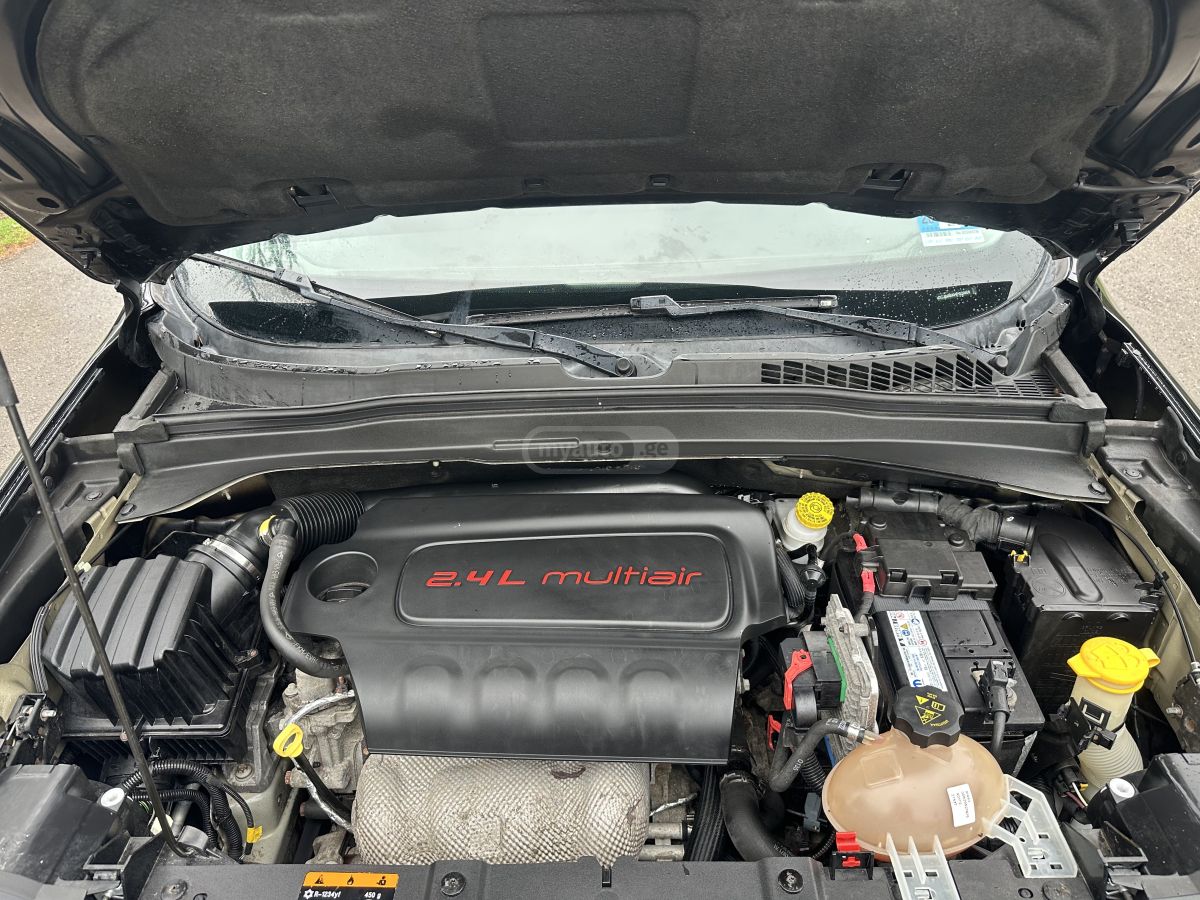 Jeep Renegade - фото 12